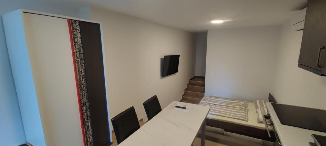 Studio Malinska, 30M From The Beach エクステリア 写真